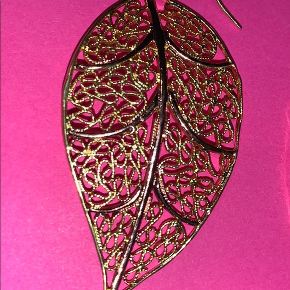 Two Pairs of Dangly Earrings - Picture 7 of 7